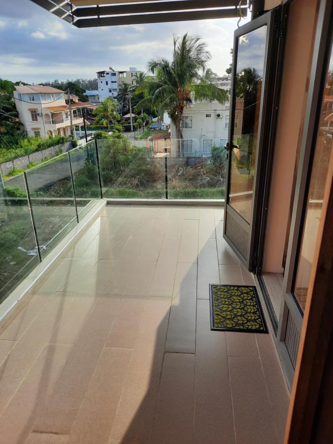 Nivi Cosy Appartment Flic en Flac Exterior photo